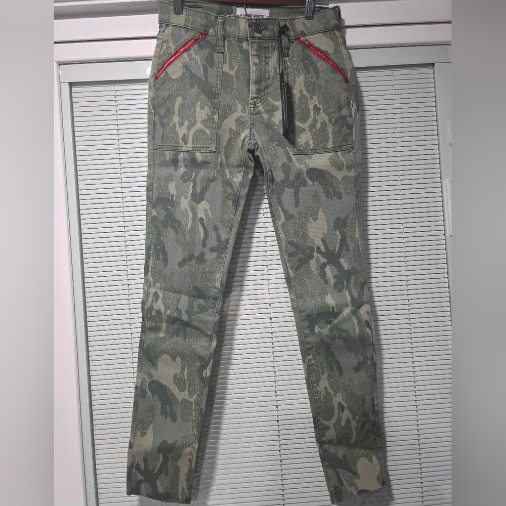 Etienne Marcel Women's Camo Skinny Jeans with Red Zipper New withTags
